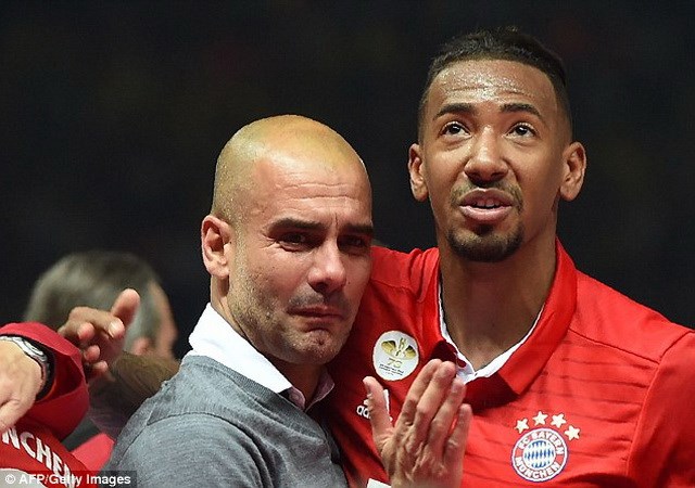 Pep Guardiola rơi lệ trong ngày Bayern vô địch Cúp Quốc gia Đức