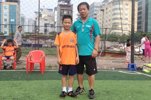 Cậu bé Mường và hành trình 14 nghìn km học đá bóng (Phần 1) Cậu bé Mường và hành trình 14 nghìn km học đá bóng (Phần 1)