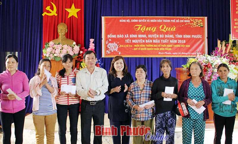 19.475 phần quà đến tay hộ nghèo vui xuân đón tết