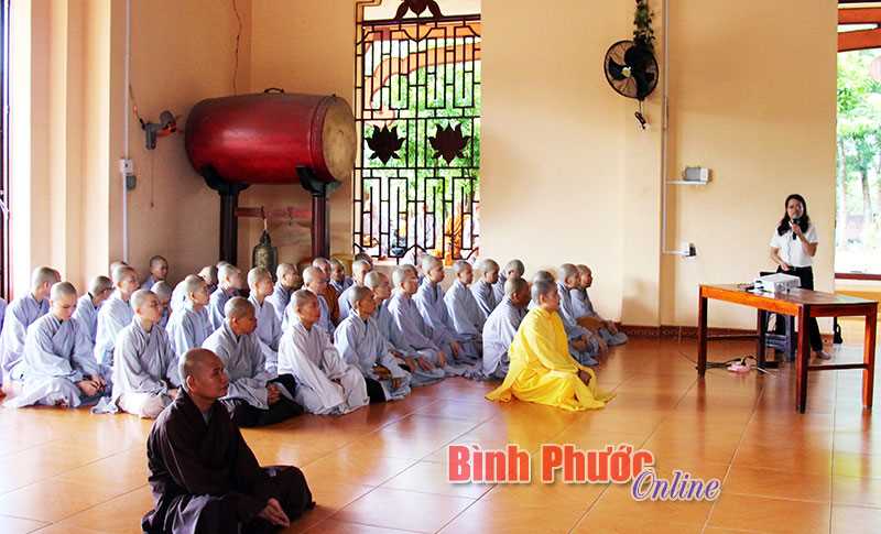 100 tăng ni, phật tử tập huấn về bảo vệ môi trường 100 tăng ni, phật tử tập huấn về bảo vệ môi trường
