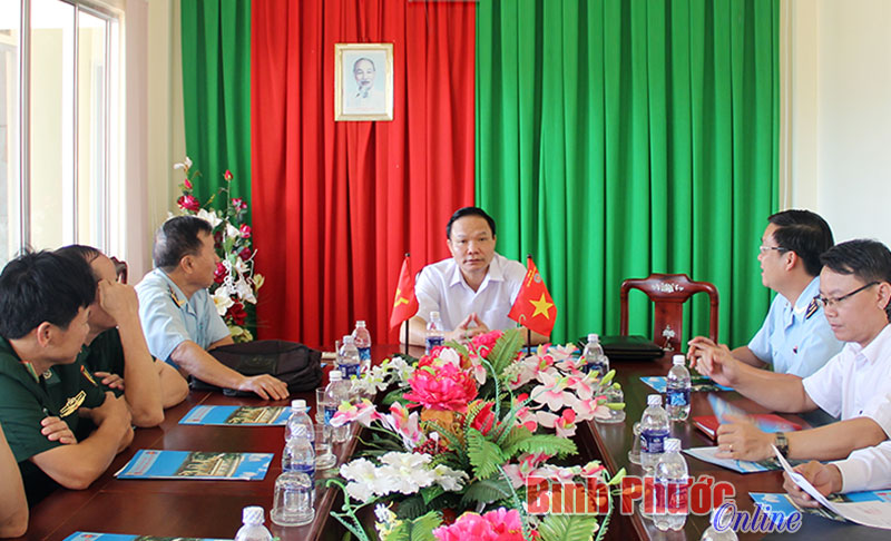 Phó bí thư Tỉnh ủy Lê Văn Châu kiểm tra tình hình xuất nhập khẩu qua biên giới Phó bí thư Tỉnh ủy Lê Văn Châu kiểm tra tình hình xuất nhập khẩu qua biên giới