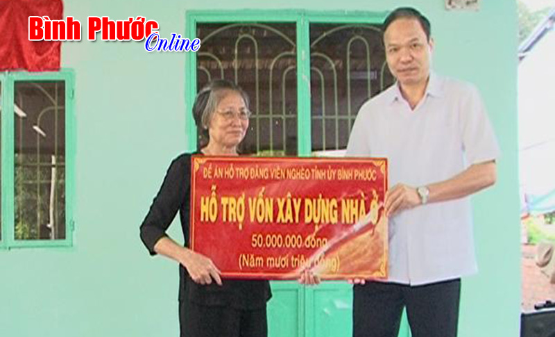 Huyện ủy Lộc Ninh trao nhà “nghĩa tình đảng viên”