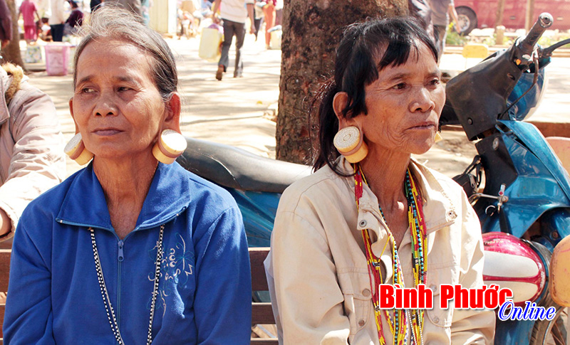 Phong tục “cà răng, căng tai” của người Xêtiêng