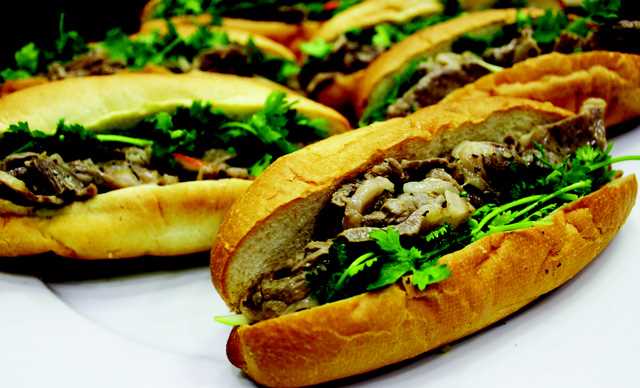 Nóng giòn bánh mì thịt bò sốt mè kiểu Nhật