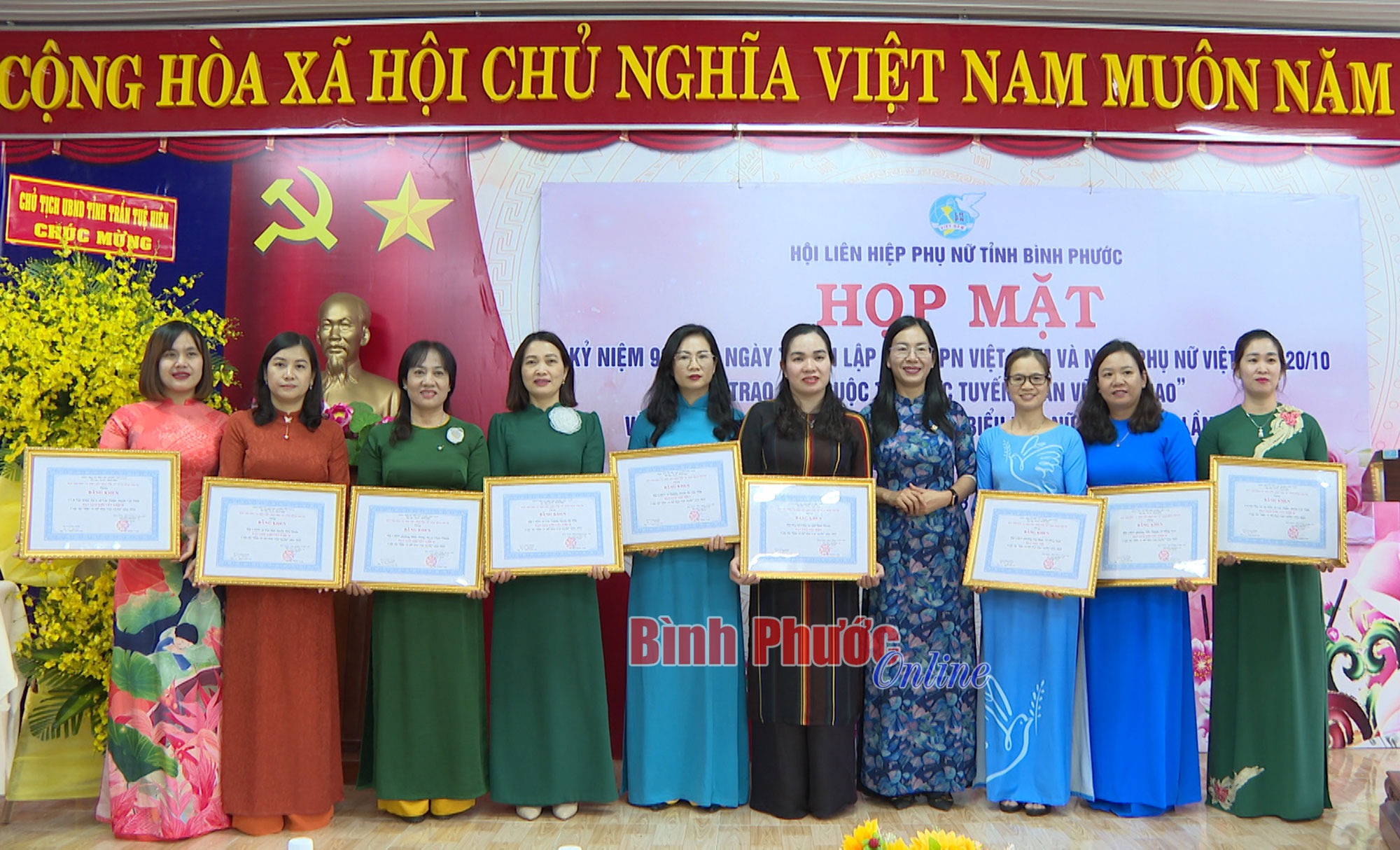phu_nu_3_20192418102022.jpg