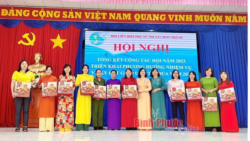 Phụ nữ Chơn Thành dẫn đầu phong trào thi đua 2023 Phụ nữ Chơn Thành dẫn đầu phong trào thi đua 2023