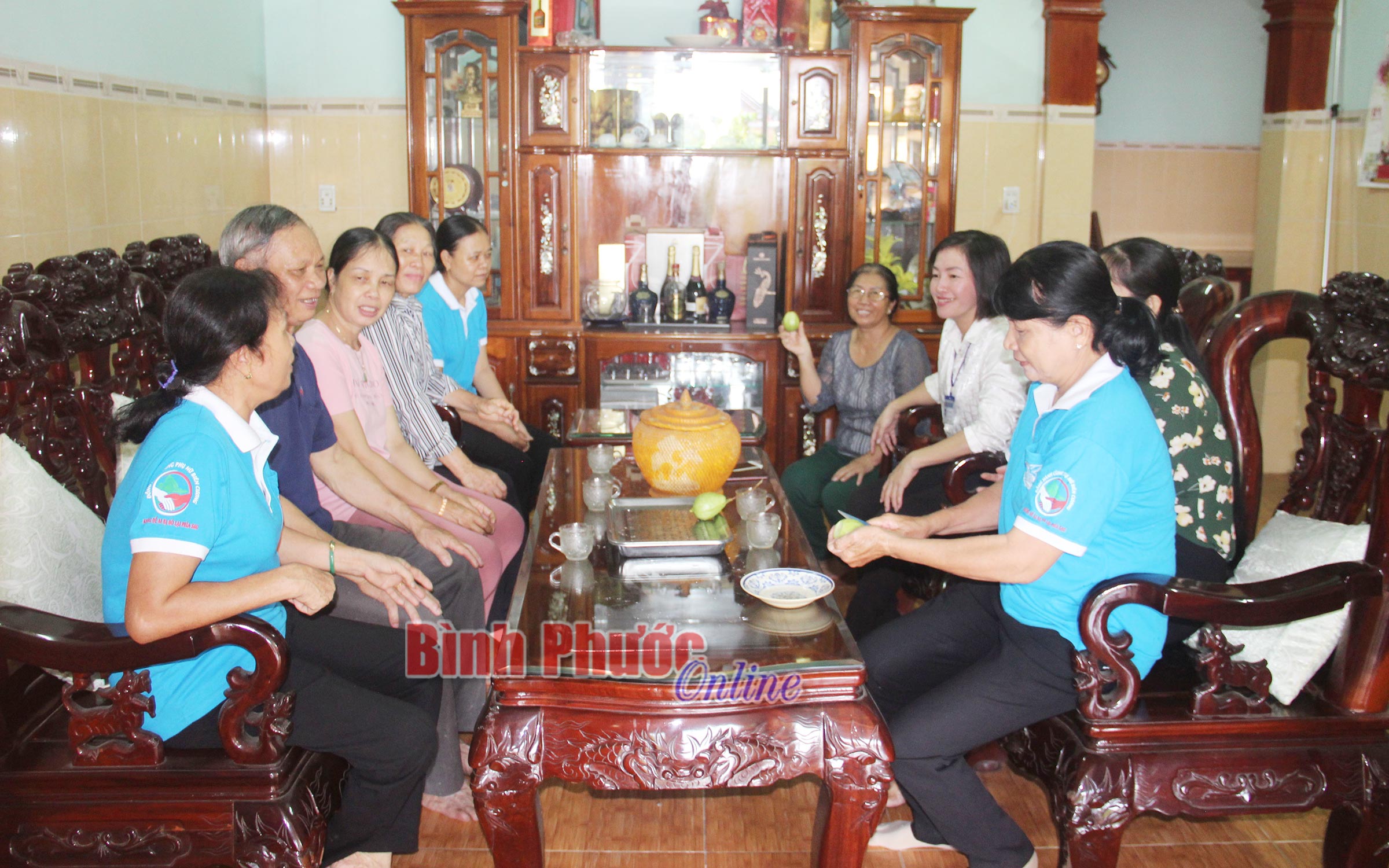 Phụ nữ giúp nhau cùng tiến bộ Phụ nữ giúp nhau cùng tiến bộ