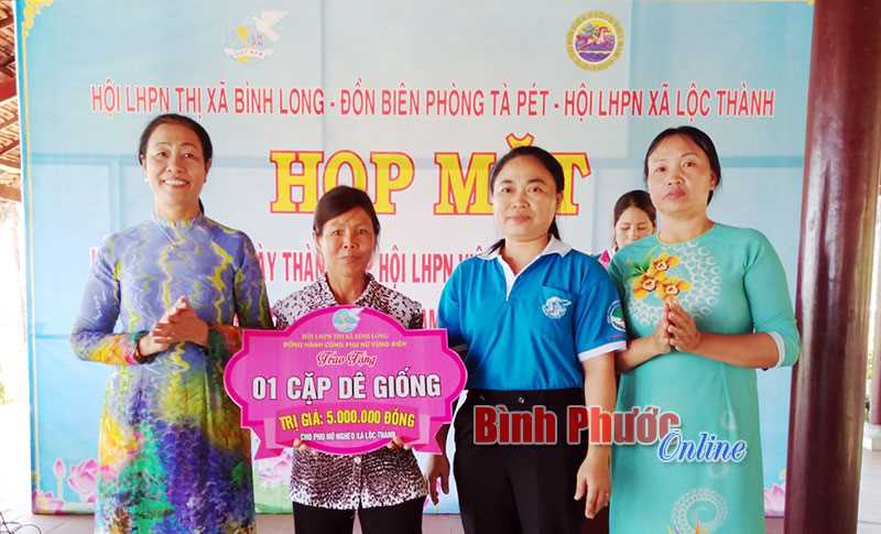 Trao sinh kế cho phụ nữ nghèo xã Lộc Thành Trao sinh kế cho phụ nữ nghèo xã Lộc Thành