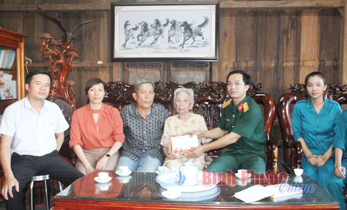 Phước Long phát huy truyền thống “Uống nước nhớ nguồn” Phước Long phát huy truyền thống “Uống nước nhớ nguồn”