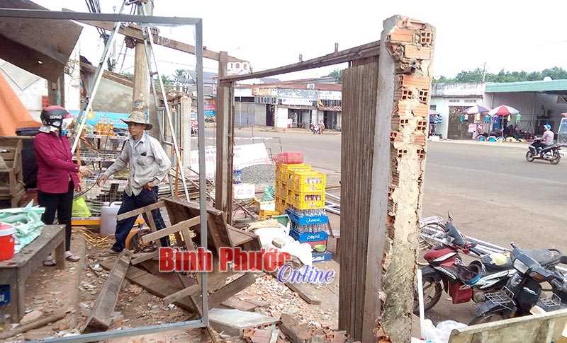 Tân Thành vận động nhân dân không lấn chiếm lòng, lề đường