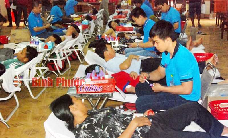 PHÚ RIỀNG: Thu 353 đơn vị máu tình nguyện đợt 2 PHÚ RIỀNG: Thu 353 đơn vị máu tình nguyện đợt 2