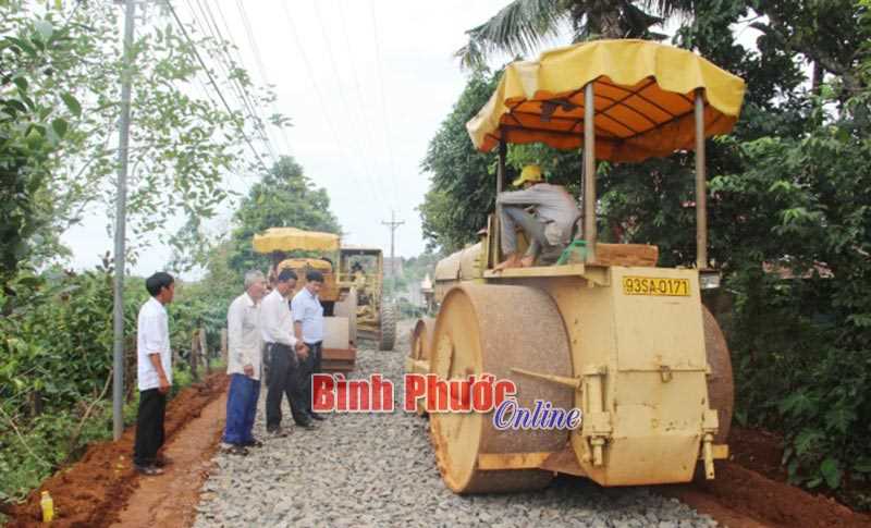 PHÚ SƠN: 3.668m đường được đổ bê tông và thâm nhập nhựa