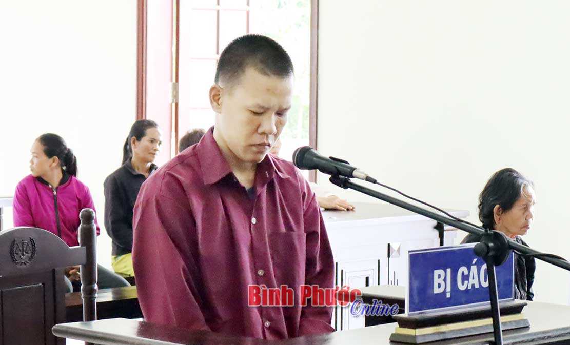 Đánh vợ còn trộm cắp tài sản của công an