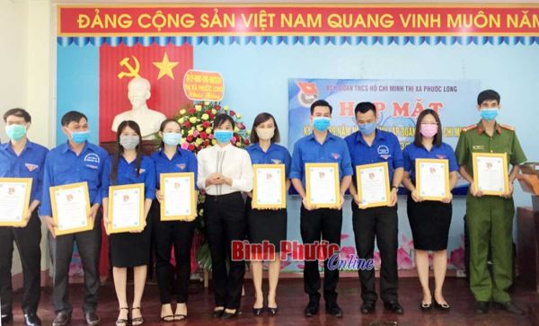Phước Long tuyên dương 20 đảng viên trẻ và đoàn viên tiêu biểu Phước Long tuyên dương 20 đảng viên trẻ và đoàn viên tiêu biểu