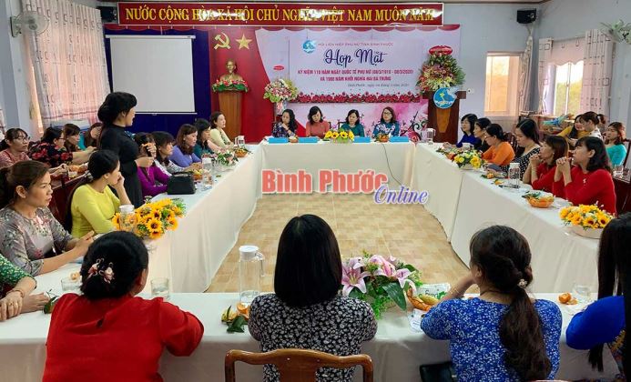 Họp mặt ngày quốc tế phụ nữ Họp mặt ngày quốc tế phụ nữ