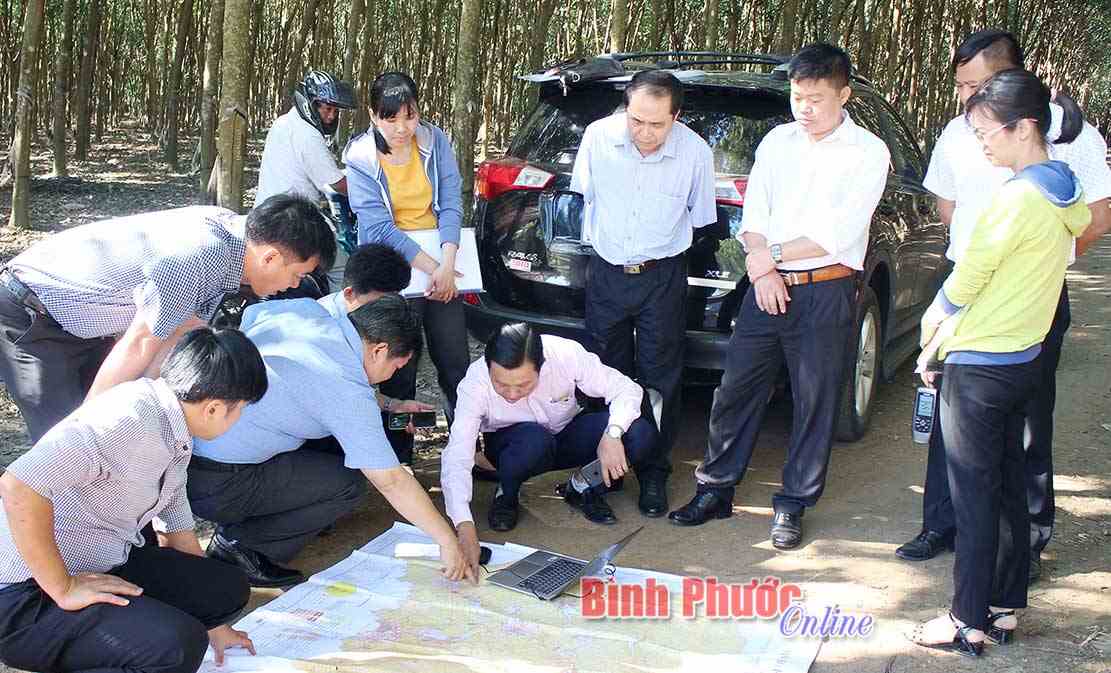 Khảo sát vị trí xây dựng bãi rác tập trung huyện Phú Riềng Khảo sát vị trí xây dựng bãi rác tập trung huyện Phú Riềng