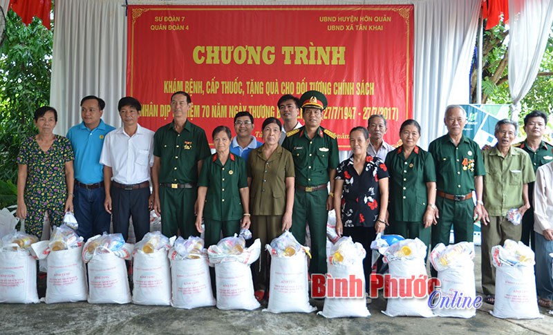 Sư đoàn tri ân người có công tại Tân Khai Sư đoàn tri ân người có công tại Tân Khai