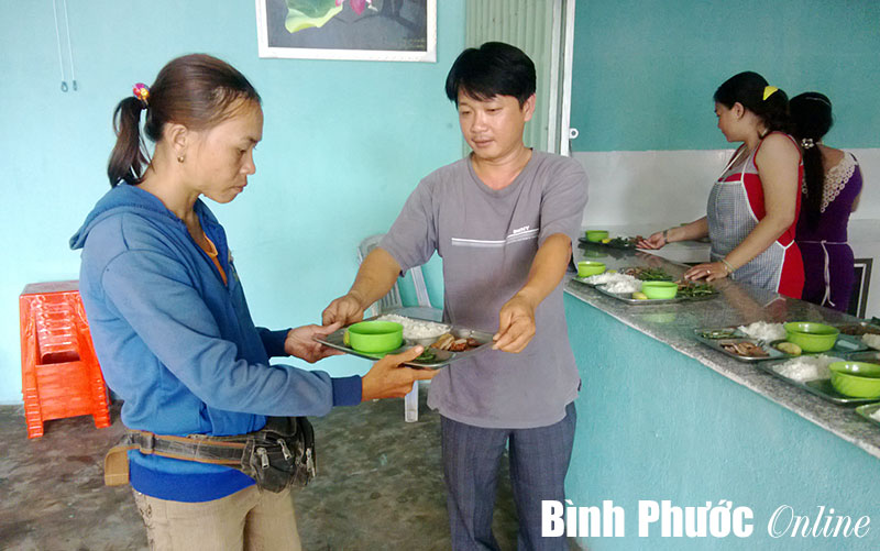 Quán cơm 2.000 tại huyện Bù Đốp: Phục vụ trên 17 ngàn suất cơm