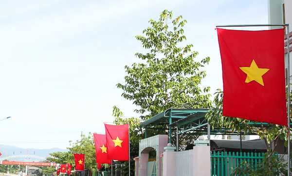 Thông báo treo cờ Tổ quốc và nghỉ lễ 30-4, 1-5 năm 2017
