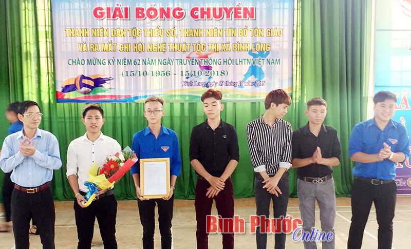 Ra mắt Chi hội nghệ thuật tóc Bình Long Ra mắt Chi hội nghệ thuật tóc Bình Long