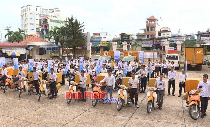 Ra quân hưởng ứng tháng vận động triển khai BHXH toàn dân Ra quân hưởng ứng tháng vận động triển khai BHXH toàn dân