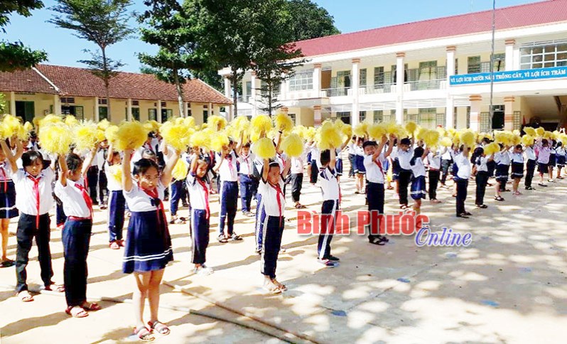 Vui, khỏe tập thể dục giữa giờ