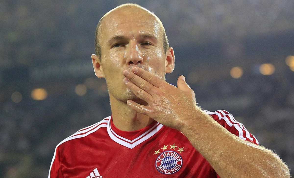 Arjen Robben bất ngờ giã từ sự nghiệp cầu thủ ở tuổi 35 Arjen Robben bất ngờ giã từ sự nghiệp cầu thủ ở tuổi 35