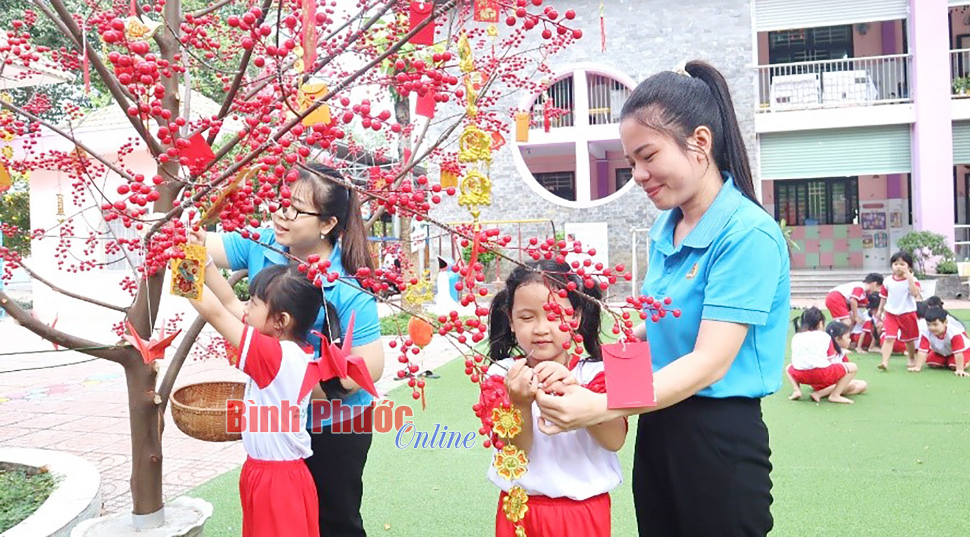 Rộn ràng sắc xuân Rộn ràng sắc xuân