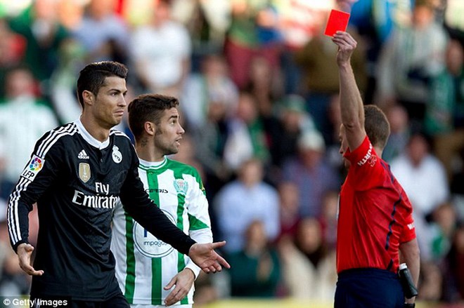 Cristiano Ronaldo đối mặt với án phạt cấm thi đấu 12 trận Cristiano Ronaldo đối mặt với án phạt cấm thi đấu 12 trận