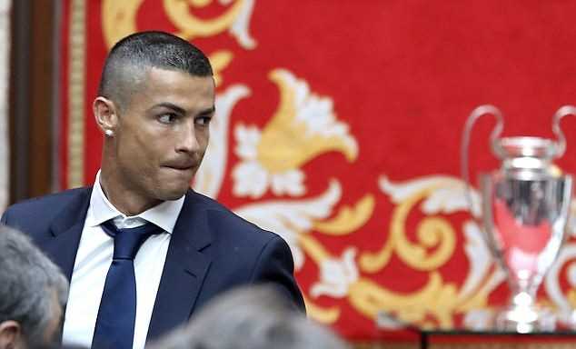 Ronaldo ăn mừng ngôi vương Champions League bằng kiểu tóc mới