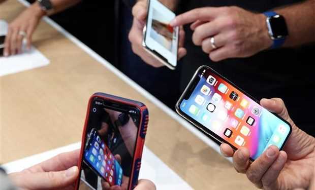 Bất chấp doanh số bán iPhone giảm mạnh, CEO Apple vẫn lạc quan Bất chấp doanh số bán iPhone giảm mạnh, CEO Apple vẫn lạc quan