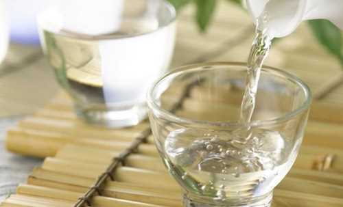 Yêu cầu quản chặt sản xuất, kinh doanh rượu sau các vụ ngộ độc Yêu cầu quản chặt sản xuất, kinh doanh rượu sau các vụ ngộ độc
