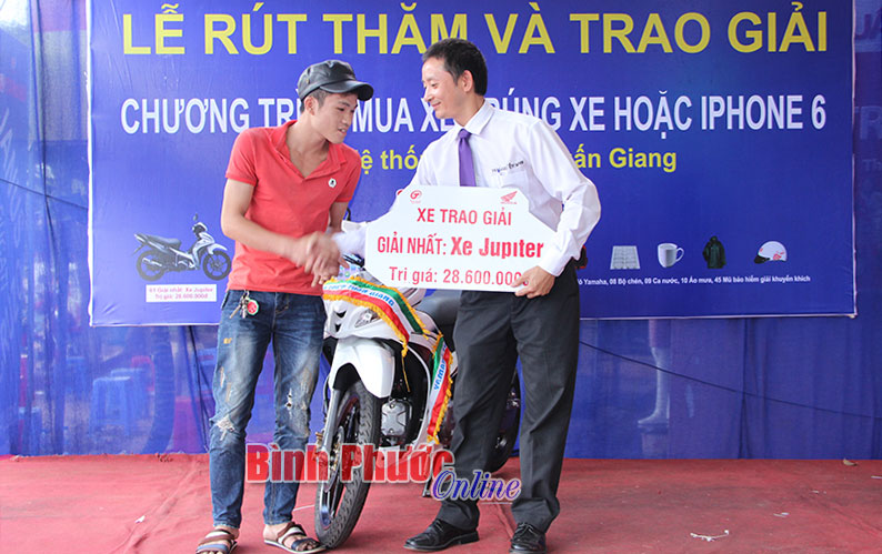 Hồi hộp với chương trình rút thăm “mua xe trúng xe” Hồi hộp với chương trình rút thăm “mua xe trúng xe”