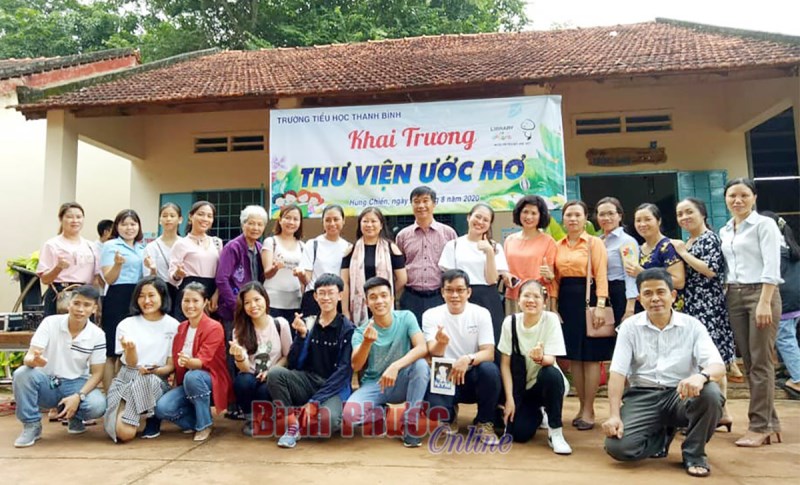 Trao 2 thư viện ước mơ cho học sinh tiểu học thị xã Bình Long Trao 2 thư viện ước mơ cho học sinh tiểu học thị xã Bình Long