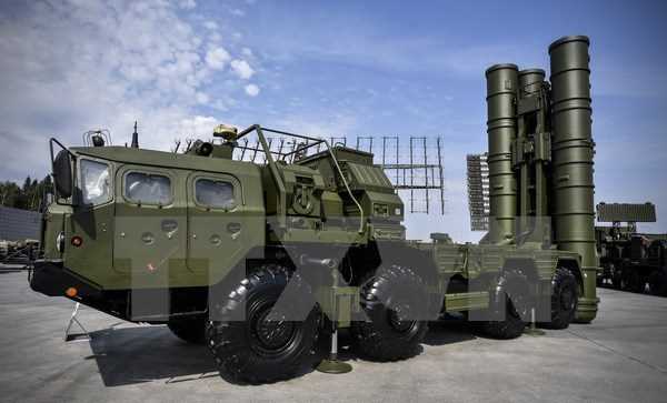 Thổ Nhĩ Kỳ mua 2 hệ thống tên lửa phòng không S-400 của Nga Thổ Nhĩ Kỳ mua 2 hệ thống tên lửa phòng không S-400 của Nga