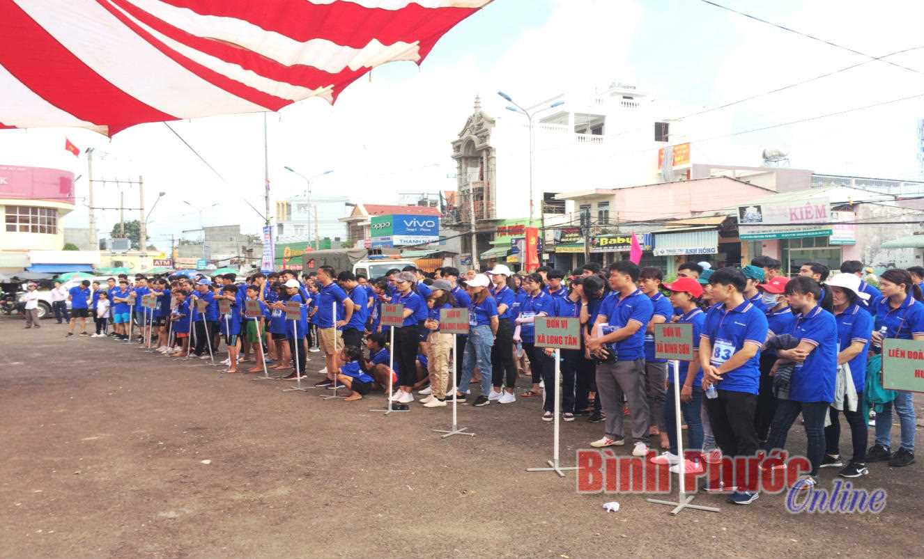 350 vận động viên tham gia việt dã “Cùng Sacombank chạy vì sức khỏe cộng đồng”