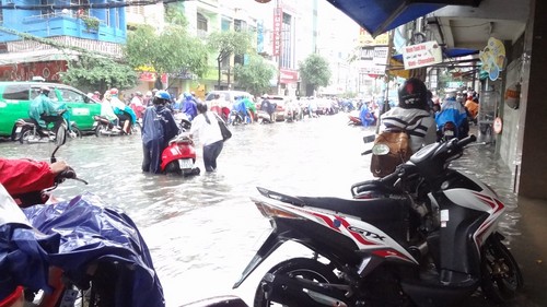 saigonngaplut3.jpg