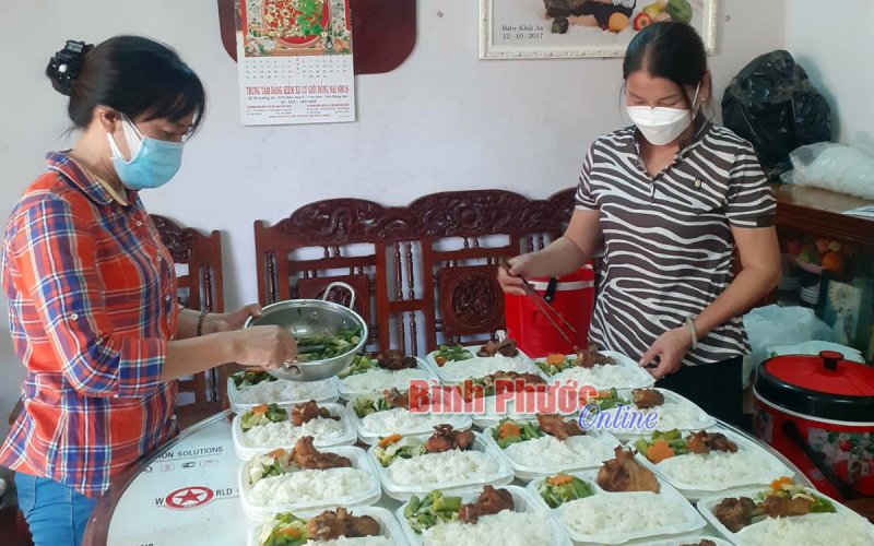San sẻ yêu thương ngày dịch