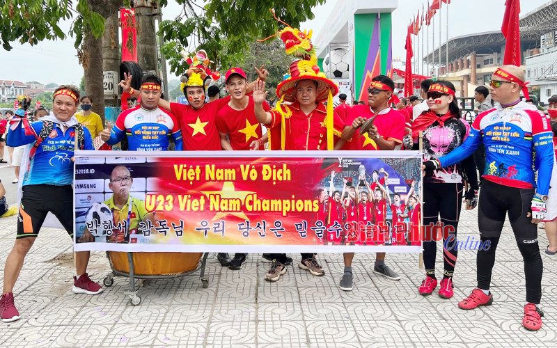 Sân Việt Trì trước giờ bóng lăn Sân Việt Trì trước giờ bóng lăn