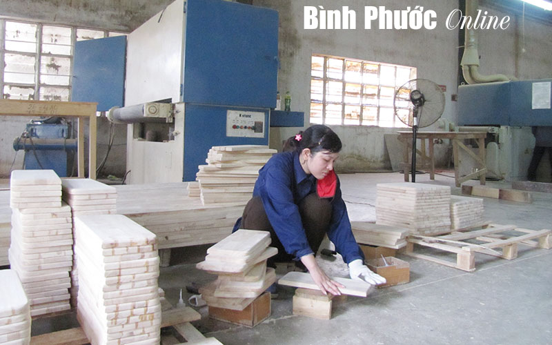 Sản xuất công nghiệp vẫn nhiều khó khăn