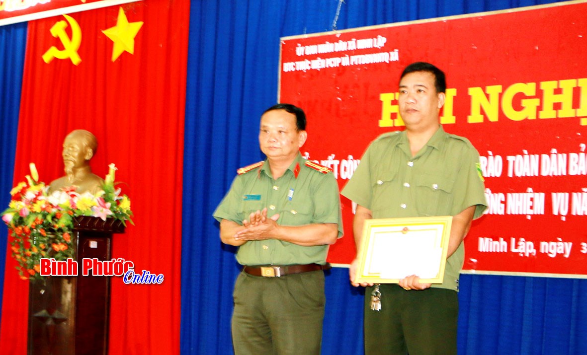 Công an tỉnh khen thưởng đột xuất Công an xã Minh Lập Công an tỉnh khen thưởng đột xuất Công an xã Minh Lập