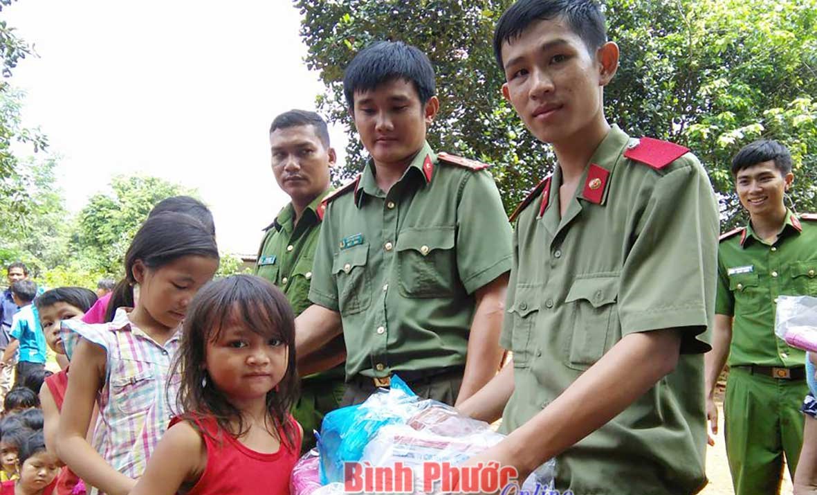Ổn định nhờ “chuyển hóa địa bàn” Ổn định nhờ “chuyển hóa địa bàn”