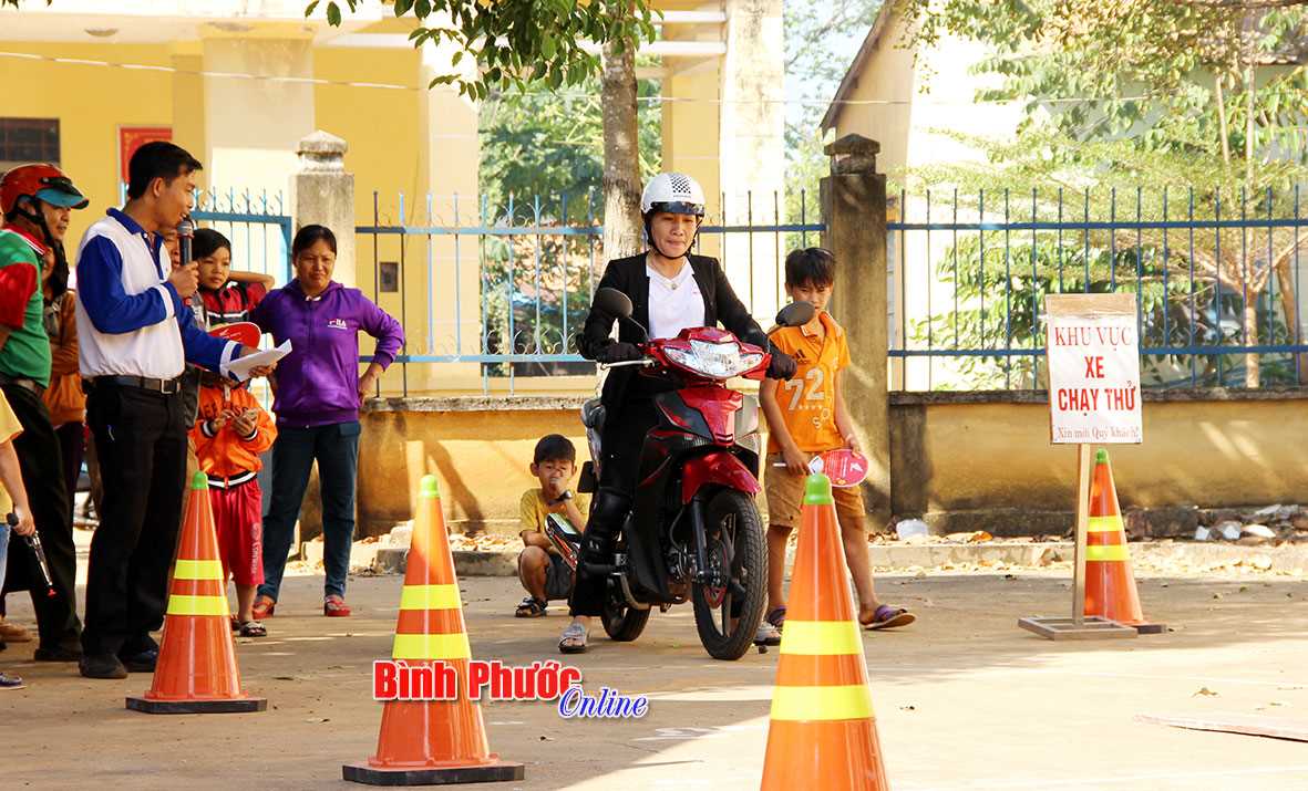 Honda Bình Phúc phổ biến kiến thức lái xe an toàn Honda Bình Phúc phổ biến kiến thức lái xe an toàn