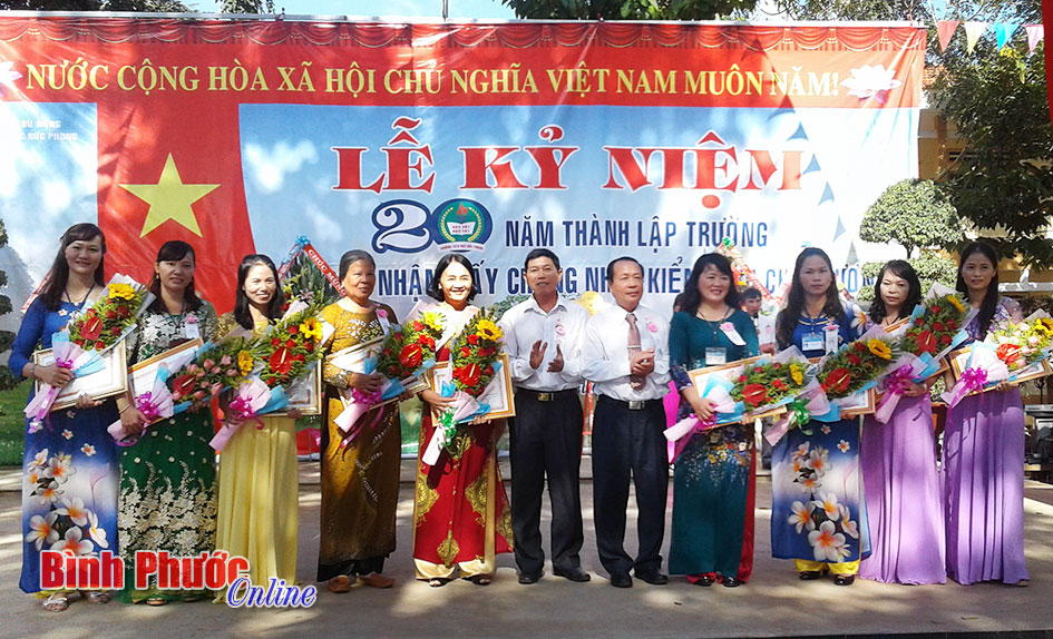 Trường Tiểu học Đức Phong đạt chất lượng giáo dục cấp độ III Trường Tiểu học Đức Phong đạt chất lượng giáo dục cấp độ III