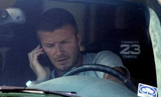 Cựu danh thủ David Beckham bị cấm lái xe 6 tháng do phạm luật Cựu danh thủ David Beckham bị cấm lái xe 6 tháng do phạm luật