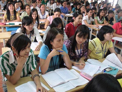 Sinh viên có hai học kỳ liên tiếp xếp loại yếu sẽ bị buộc thôi học