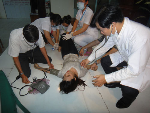 Cháy chung cư, người dân hoảng loạn tháo chạy Cháy chung cư, người dân hoảng loạn tháo chạy