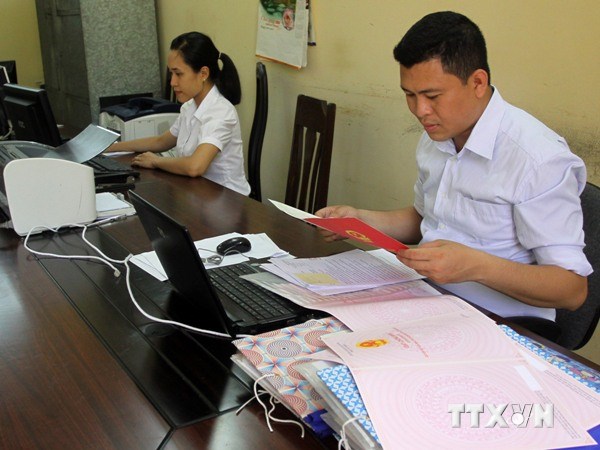 Cấp sổ đỏ qua mạng: Nâng cao tính minh bạch và giảm phiền hà Cấp sổ đỏ qua mạng: Nâng cao tính minh bạch và giảm phiền hà