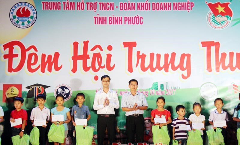 Sôi nổi đêm hội Trung thu cho con em công nhân