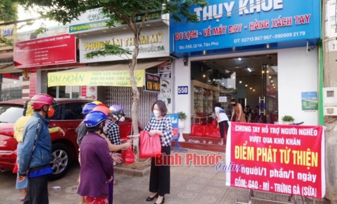 Doanh nghiệp sẻ chia với người nghèo Doanh nghiệp sẻ chia với người nghèo